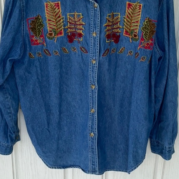 Cabin Creek Women’s Denim L/S Embroidered Shirt Med - Picture 2 of 7